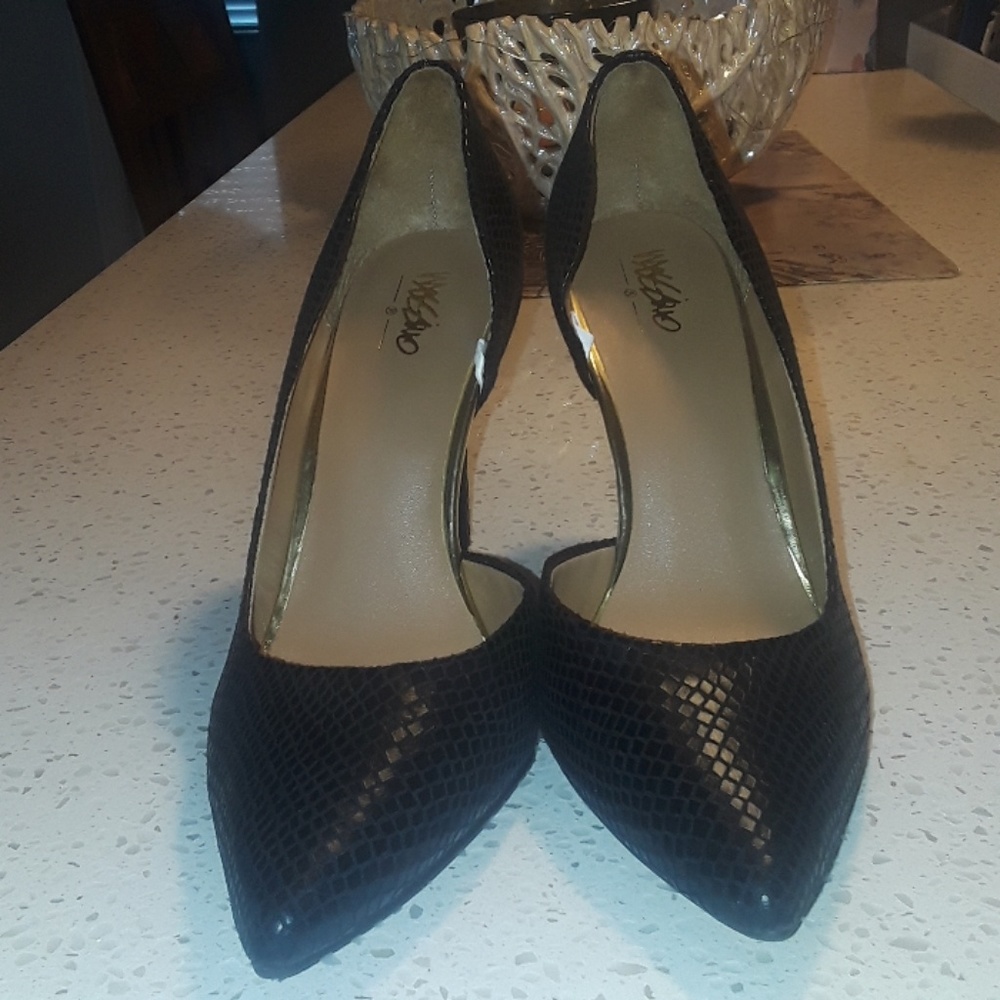 Heels - Picture 2 of 4